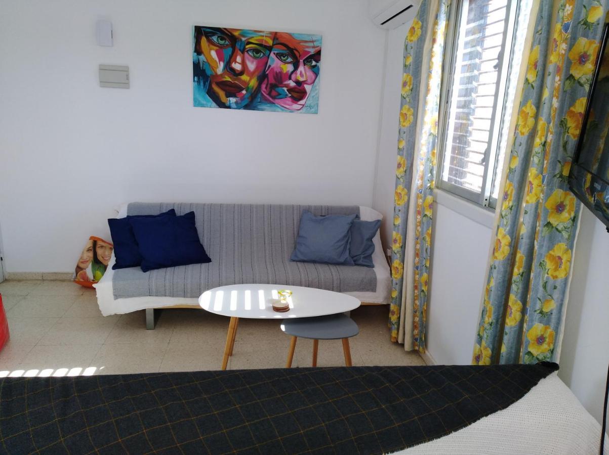 Larnaca, Pervolia 1 Bedroom Seaside Apartment ภายนอก รูปภาพ